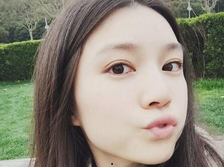 女生发吃瓜的暗示含义,女生“吃瓜”背后的趣味与心理